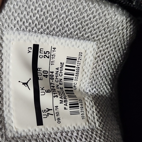 Women's Jordans Black and Grey - Picture 4 of 5